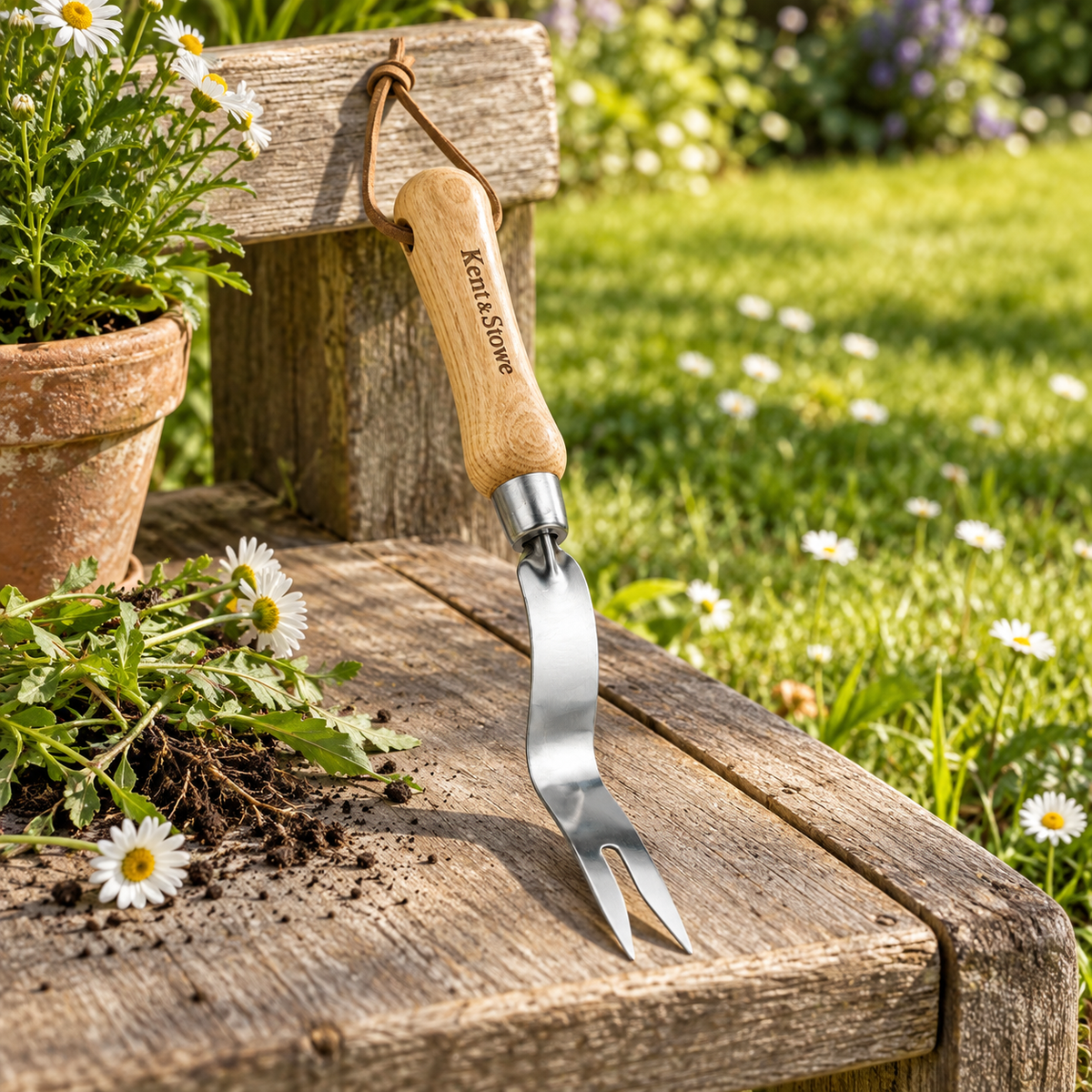 Kent & Stowe Stainless Steel Hand Daisy Grubber