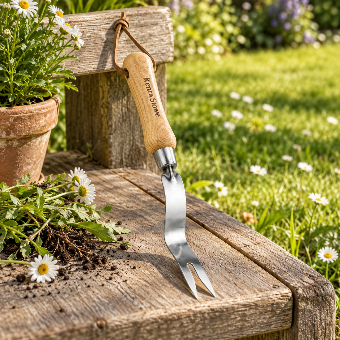 Kent &amp; Stowe Stainless Steel Hand Daisy Grubber
